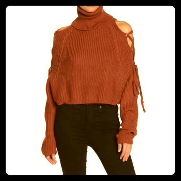 FAVLUX Sweaters - ColdShoulder Sweater (M)